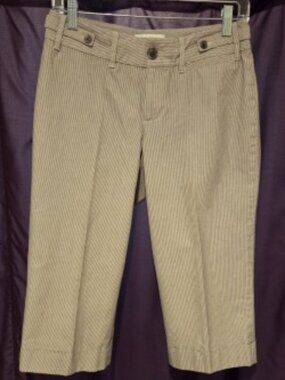 Banana Republic Women's Capri pants size 4 - beige striped cuffed